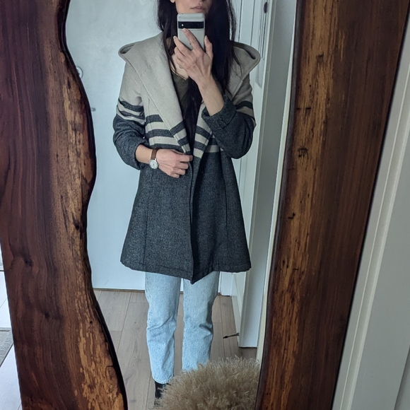 Short Jacket - Picture 1 of 7